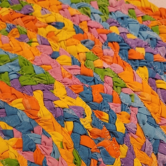 Handmade Multicolor Braided 28" Round Rug - Picture 3 of 4